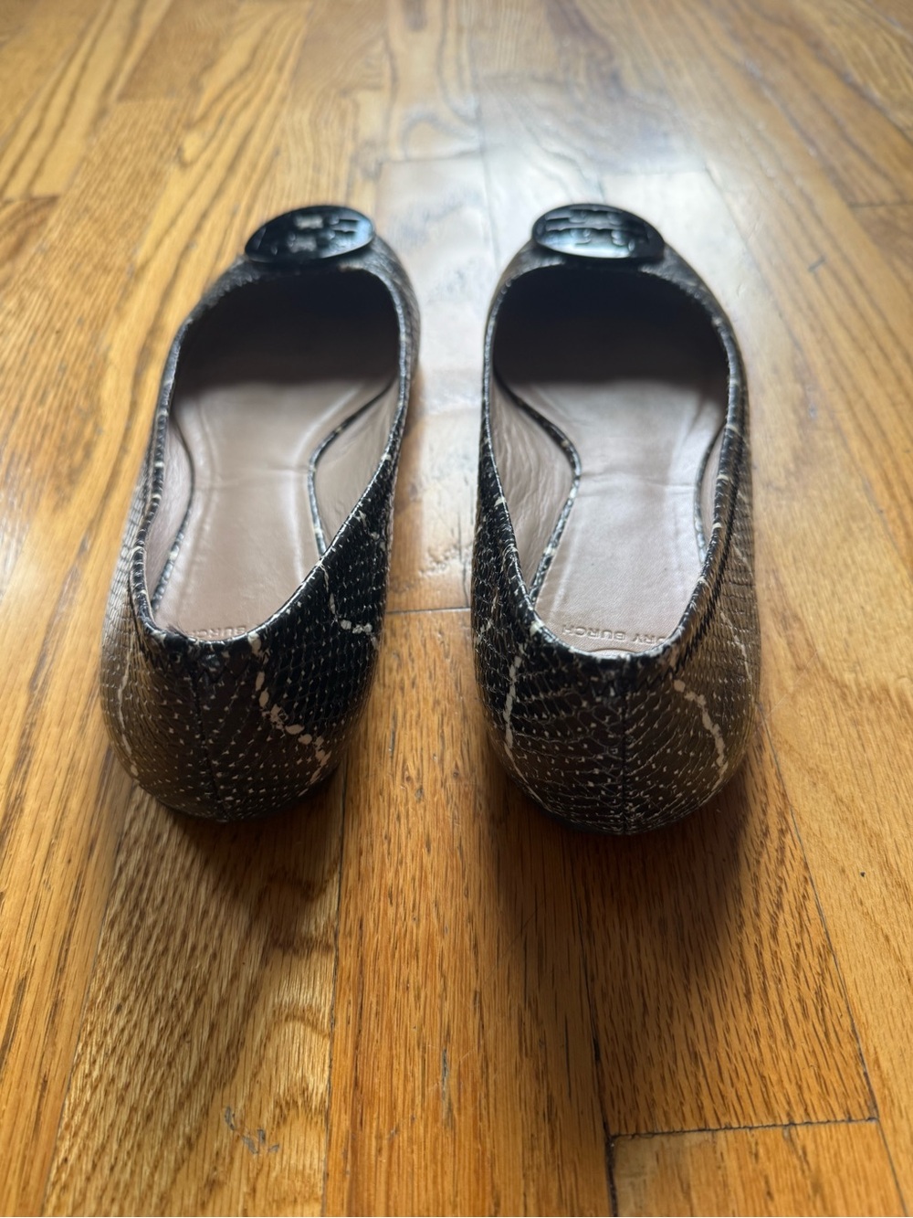Classic Tory Burch Reva Mojave Print Leather Logo Ballet Flat Black/Ivory Sz 10 - Picture 4 of 5